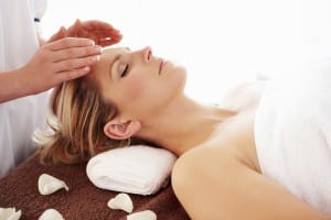 women having reiki healing treatment 